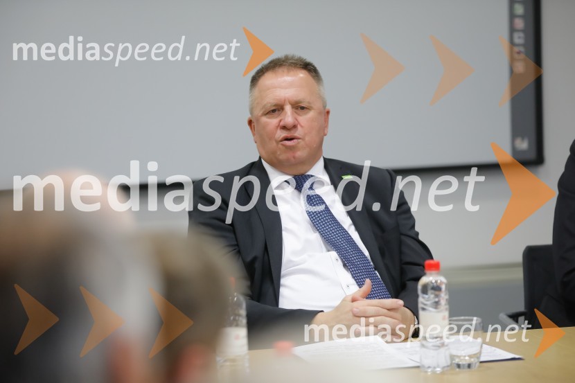  Zdravko Počivalšek, minister za gospodarski razvoj in tehnologijoSrečanje članov slovenskega konzularnega zbora z ministrom Počivalškom