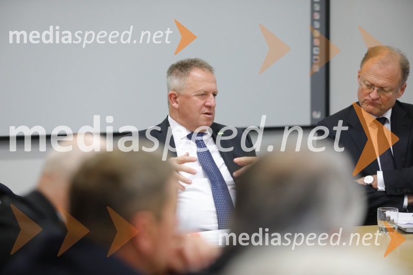  Zdravko Počivalšek, minister za gospodarski razvoj in tehnologijoSrečanje članov slovenskega konzularnega zbora z ministrom Počivalškom