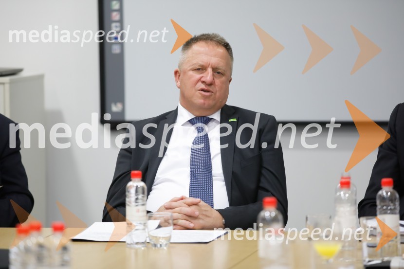  Zdravko Počivalšek, minister za gospodarski razvoj in tehnologijoSrečanje članov slovenskega konzularnega zbora z ministrom Počivalškom