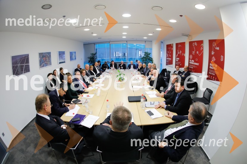 Srečanje članov slovenskega konzularnega zbora z ministrom PočivalškomSrečanje članov slovenskega konzularnega zbora z ministrom Počivalškom