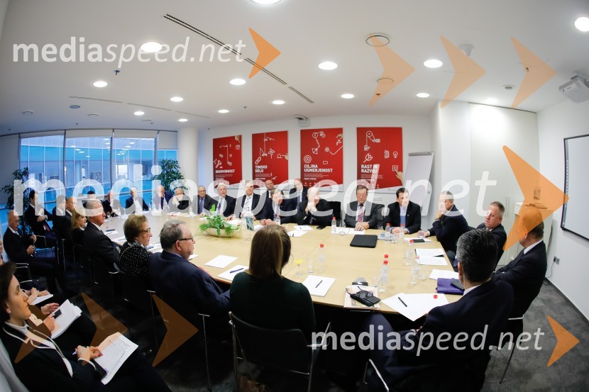 Srečanje članov slovenskega konzularnega zbora z ministrom PočivalškomSrečanje članov slovenskega konzularnega zbora z ministrom Počivalškom