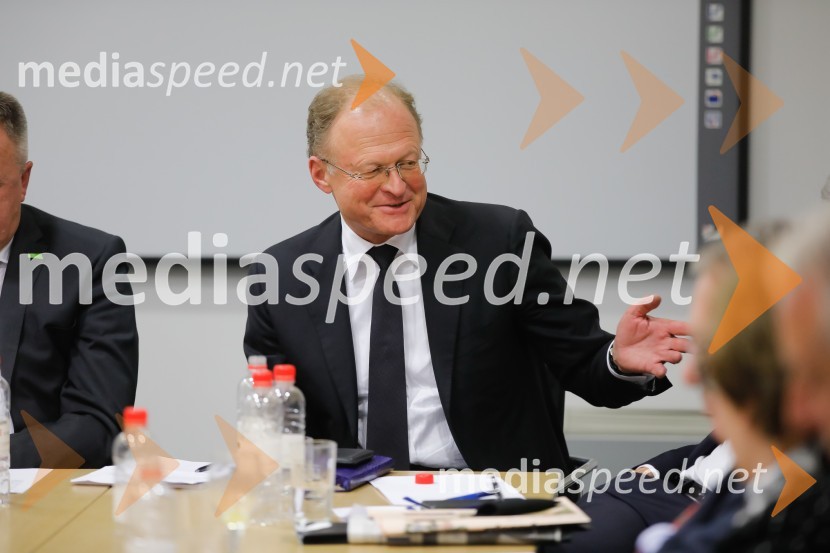  Janez  Škrabec, direktor Riko d.o.o., predsednik Slovensko-ruskega poslovnega sveta, častni konzul BelorusijeSrečanje članov slovenskega konzularnega zbora z ministrom Počivalškom