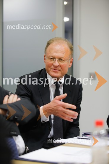  Janez  Škrabec, direktor Riko d.o.o., predsednik Slovensko-ruskega poslovnega sveta, častni konzul BelorusijeSrečanje članov slovenskega konzularnega zbora z ministrom Počivalškom