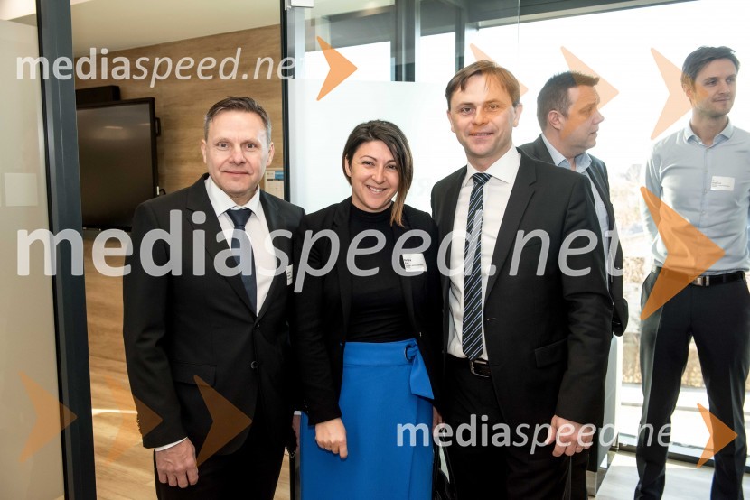  Valentin Ilievski, direktor, Messer Slovenija;  Barbara Sivic, Slovensko - nemška gospodarska zbornica;  Tomaž Lanišek, direktor Kanuf Insulation Škofja Loka Kick Off Meeting, predstavitev izsledkov raziskave in diskusija o digitalizaciji v podjetjih