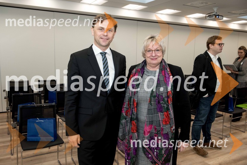  Tomaž Lanišek, direktor Kanuf Insulation Škofja Loka ;  Gertrud Rantzen, predsednica upravnega odbora, Slovensko-nemška gospodarska zbornicaKick Off Meeting, predstavitev izsledkov raziskave in diskusija o digitalizaciji v podjetjih