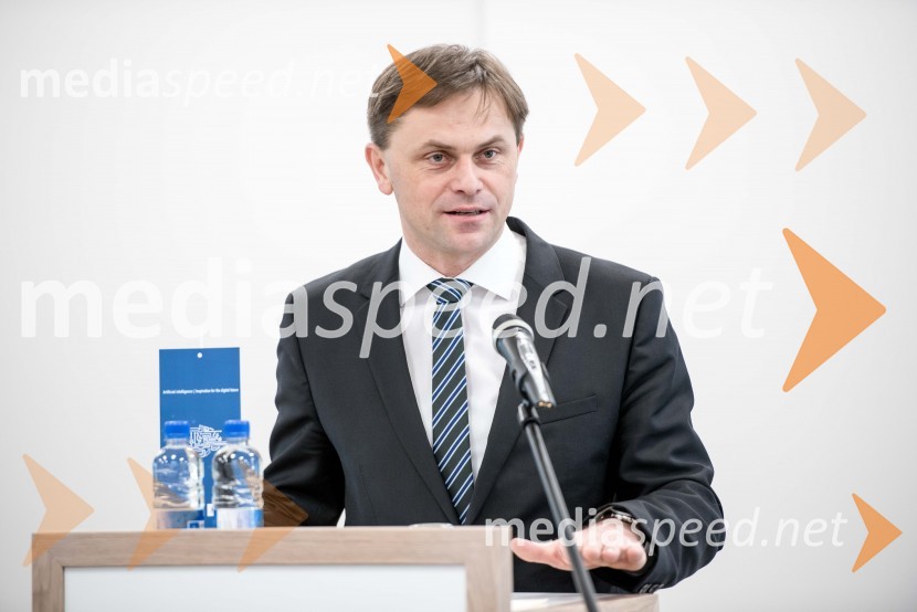  Tomaž Lanišek, direktor Kanuf Insulation Škofja Loka Kick Off Meeting, predstavitev izsledkov raziskave in diskusija o digitalizaciji v podjetjih
