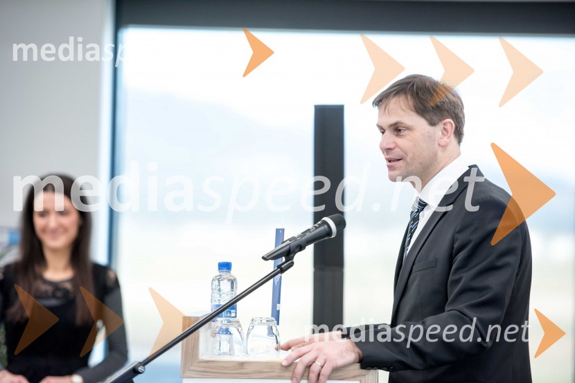  Tomaž Lanišek, direktor Kanuf Insulation Škofja Loka Kick Off Meeting, predstavitev izsledkov raziskave in diskusija o digitalizaciji v podjetjih