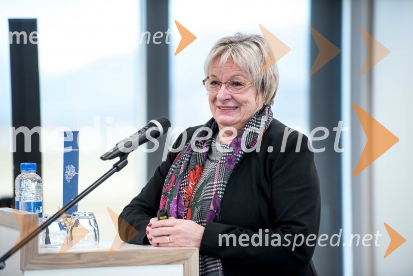  Gertrud Rantzen, predsednica upravnega odbora, Slovensko-nemška gospodarska zbornicaKick Off Meeting, predstavitev izsledkov raziskave in diskusija o digitalizaciji v podjetjih