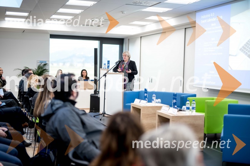  Gertrud Rantzen, predsednica upravnega odbora, Slovensko-nemška gospodarska zbornicaKick Off Meeting, predstavitev izsledkov raziskave in diskusija o digitalizaciji v podjetjih