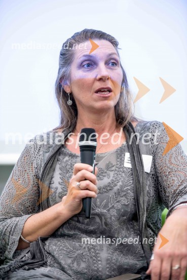 prof. dr. Dunja Mladenić, vodja laboratorija za umetno inteligenco na Institutu Jožef StefanKick Off Meeting, predstavitev izsledkov raziskave in diskusija o digitalizaciji v podjetjih