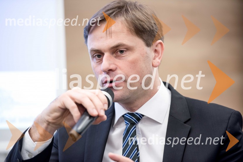  Tomaž Lanišek, direktor Kanuf Insulation Škofja Loka Kick Off Meeting, predstavitev izsledkov raziskave in diskusija o digitalizaciji v podjetjih