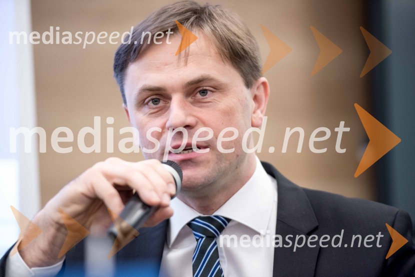  Tomaž Lanišek, direktor Kanuf Insulation Škofja Loka Kick Off Meeting, predstavitev izsledkov raziskave in diskusija o digitalizaciji v podjetjih