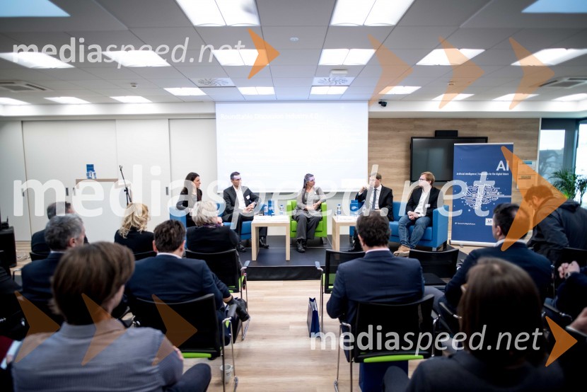  ... ;  Rok Koren, odgovoren digitalizacijo in skrbnik ključnih kupcev v družbi Siemens Slovenija ; prof. dr. Dunja Mladenić, vodja laboratorija za umetno inteligenco na Institutu Jožef Stefan;  Tomaž Lanišek, direktor Kanuf Insulation Škofja Loka ; dr. Blaž Fortuna, laboratorij za umetno inteligenco na Institutu Jožef Stefan in direktor QlectorKick Off Meeting, predstavitev izsledkov raziskave in diskusija o digitalizaciji v podjetjih