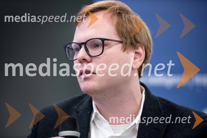 dr. Blaž Fortuna, laboratorij za umetno inteligenco na Institutu Jožef Stefan in direktor QlectorKick Off Meeting, predstavitev izsledkov raziskave in diskusija o digitalizaciji v podjetjih