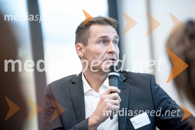  Rok Koren, odgovoren digitalizacijo in skrbnik ključnih kupcev v družbi Siemens Slovenija Kick Off Meeting, predstavitev izsledkov raziskave in diskusija o digitalizaciji v podjetjih