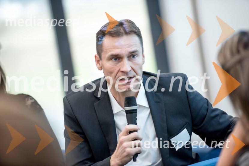  Rok Koren, odgovoren digitalizacijo in skrbnik ključnih kupcev v družbi Siemens Slovenija Kick Off Meeting, predstavitev izsledkov raziskave in diskusija o digitalizaciji v podjetjih