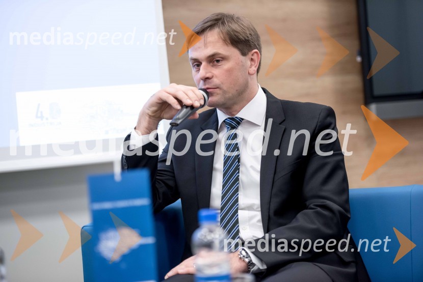  Tomaž Lanišek, direktor Kanuf Insulation Škofja Loka Kick Off Meeting, predstavitev izsledkov raziskave in diskusija o digitalizaciji v podjetjih