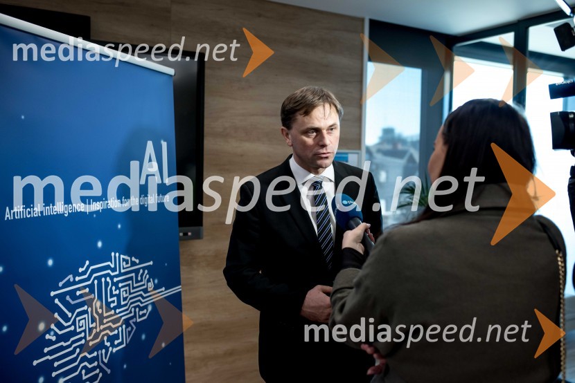  Tomaž Lanišek, direktor Kanuf Insulation Škofja Loka Kick Off Meeting, predstavitev izsledkov raziskave in diskusija o digitalizaciji v podjetjih