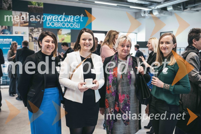  Barbara Sivic, Slovensko - nemška gospodarska zbornica;  Nina Jazbec, Slovensko-nemška gospodarska zbornica;  Gertrud Rantzen, predsednica upravnega odbora, Slovensko-nemška gospodarska zbornica;  ... Kick Off Meeting, predstavitev izsledkov raziskave in diskusija o digitalizaciji v podjetjih