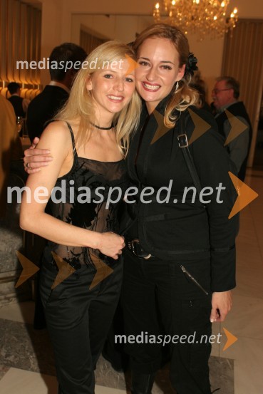 Baletka Pia Mlekuš in balerina Valentina TurcuLabodje jezero, premiera baleta SNG Maribor