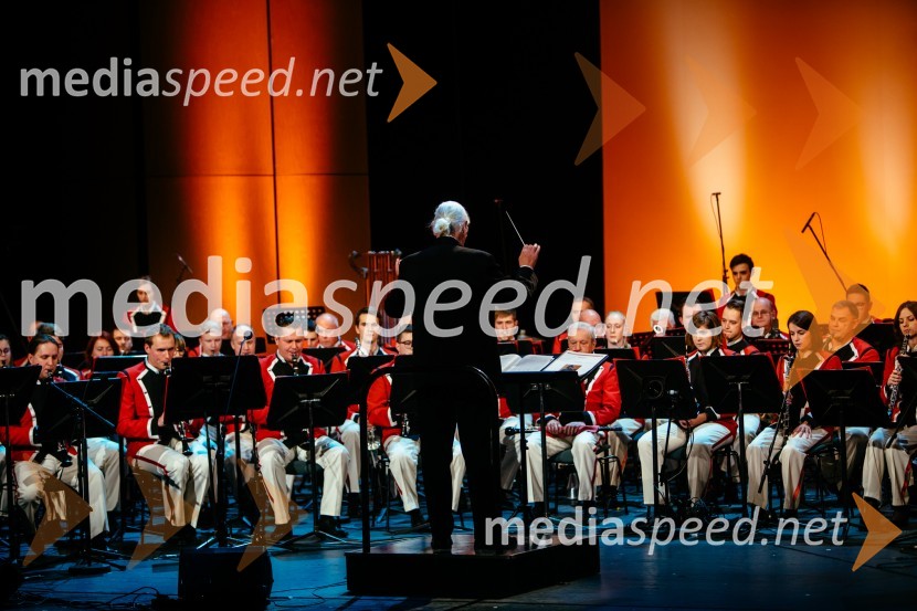  Ervin Hartman,  umetniški vodja in dirigent, KUD Pošta Maribor33. tradicionalni novoletni koncert Pihalnega orkestra Pošta Maribor