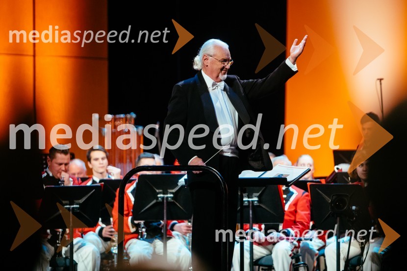  Ervin Hartman,  umetniški vodja in dirigent, KUD Pošta Maribor33. tradicionalni novoletni koncert Pihalnega orkestra Pošta Maribor