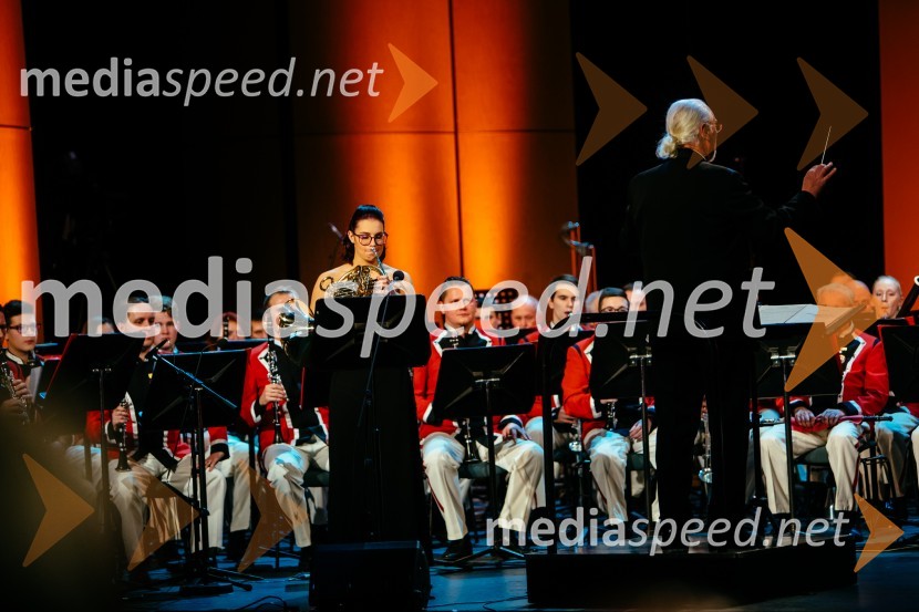  Sara Hartman, glasbenica, rog33. tradicionalni novoletni koncert Pihalnega orkestra Pošta Maribor