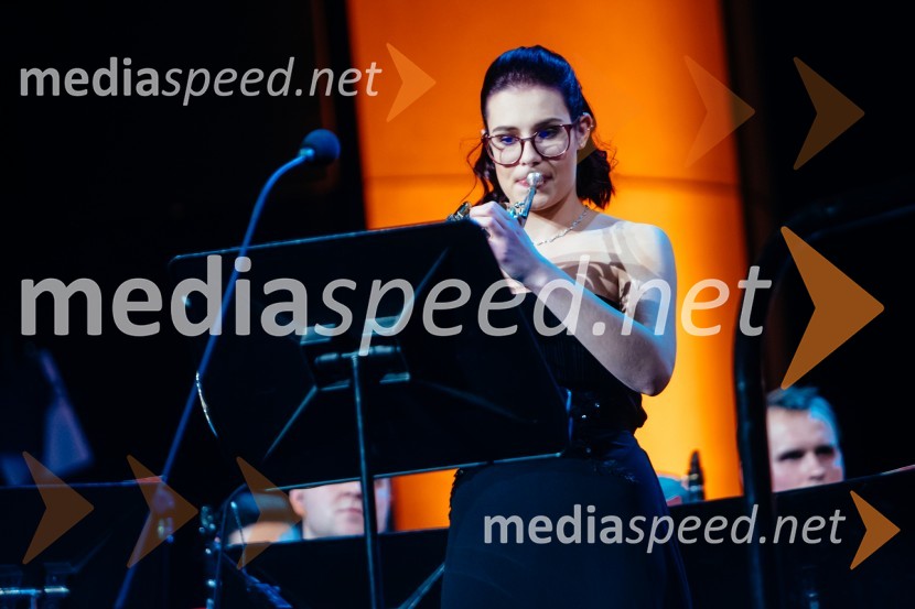  Sara Hartman, glasbenica, rog33. tradicionalni novoletni koncert Pihalnega orkestra Pošta Maribor