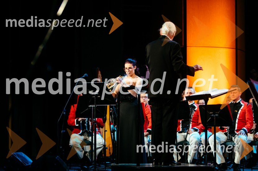  Sara Hartman, glasbenica, rog33. tradicionalni novoletni koncert Pihalnega orkestra Pošta Maribor