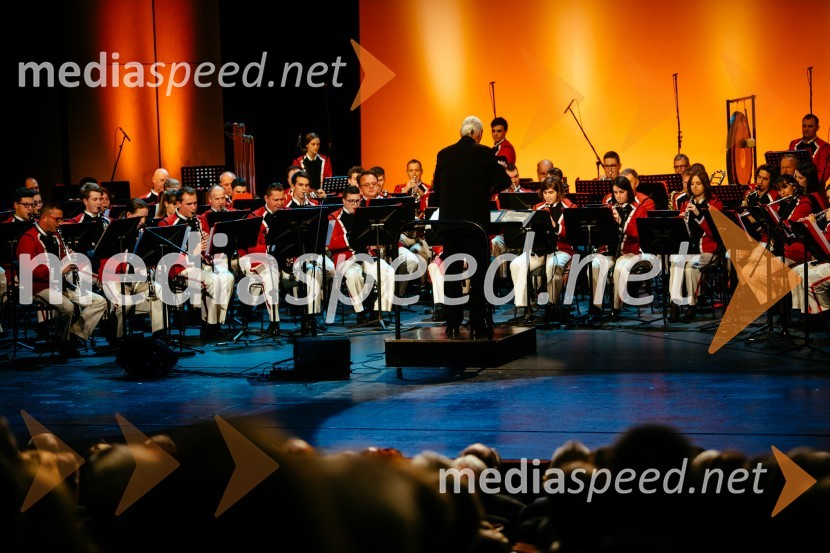  Ervin Hartman,  umetniški vodja in dirigent, KUD Pošta Maribor33. tradicionalni novoletni koncert Pihalnega orkestra Pošta Maribor