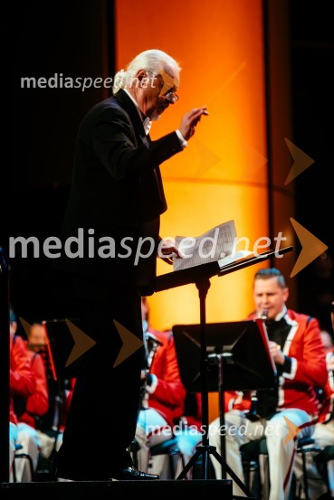  Ervin Hartman,  umetniški vodja in dirigent, KUD Pošta Maribor33. tradicionalni novoletni koncert Pihalnega orkestra Pošta Maribor