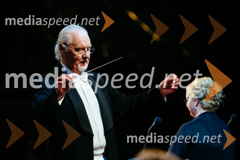  Ervin Hartman,  umetniški vodja in dirigent, KUD Pošta Maribor33. tradicionalni novoletni koncert Pihalnega orkestra Pošta Maribor