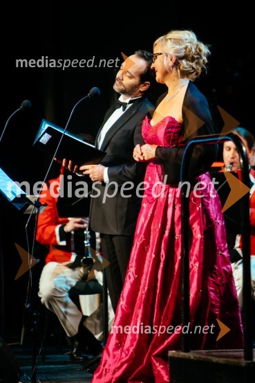  Aljaž Farasin, operni pevec;  Andreja Zakonjšek Krt, operna pevka33. tradicionalni novoletni koncert Pihalnega orkestra Pošta Maribor