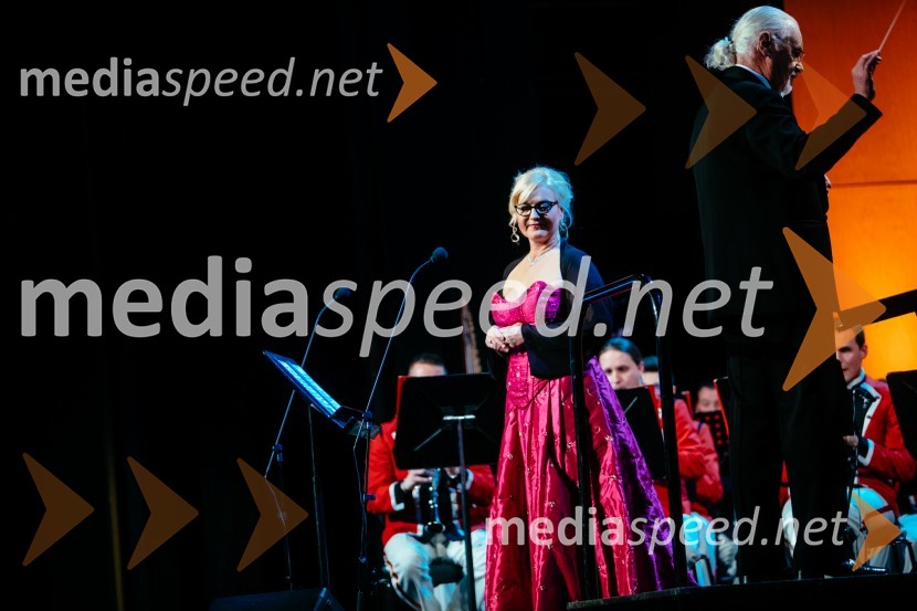 Andreja Zakonjšek Krt, operna pevka33. tradicionalni novoletni koncert Pihalnega orkestra Pošta Maribor