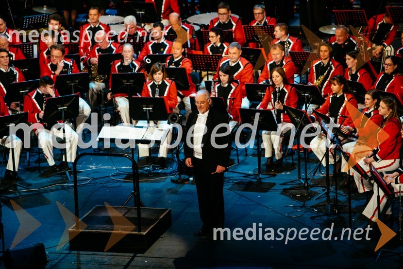  Ervin Hartman,  umetniški vodja in dirigent, KUD Pošta Maribor33. tradicionalni novoletni koncert Pihalnega orkestra Pošta Maribor