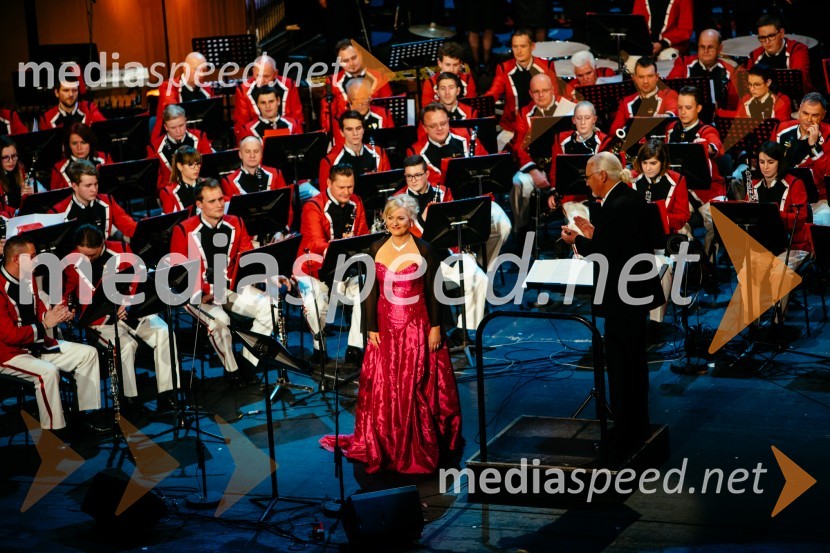  Andreja Zakonjšek Krt, operna pevka33. tradicionalni novoletni koncert Pihalnega orkestra Pošta Maribor