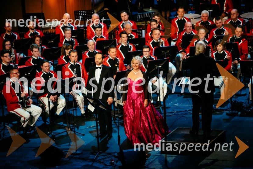  Aljaž Farasin, operni pevec;  Andreja Zakonjšek Krt, operna pevka33. tradicionalni novoletni koncert Pihalnega orkestra Pošta Maribor