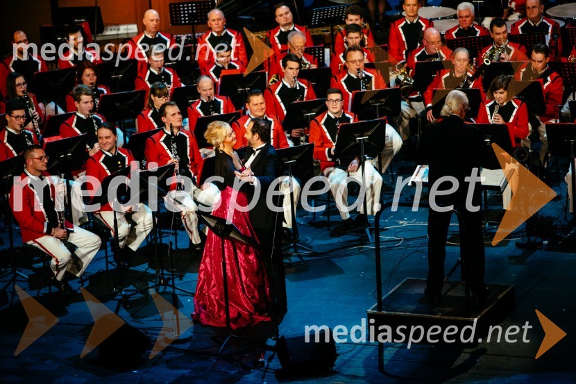  Andreja Zakonjšek Krt, operna pevka;  Aljaž Farasin, operni pevec33. tradicionalni novoletni koncert Pihalnega orkestra Pošta Maribor