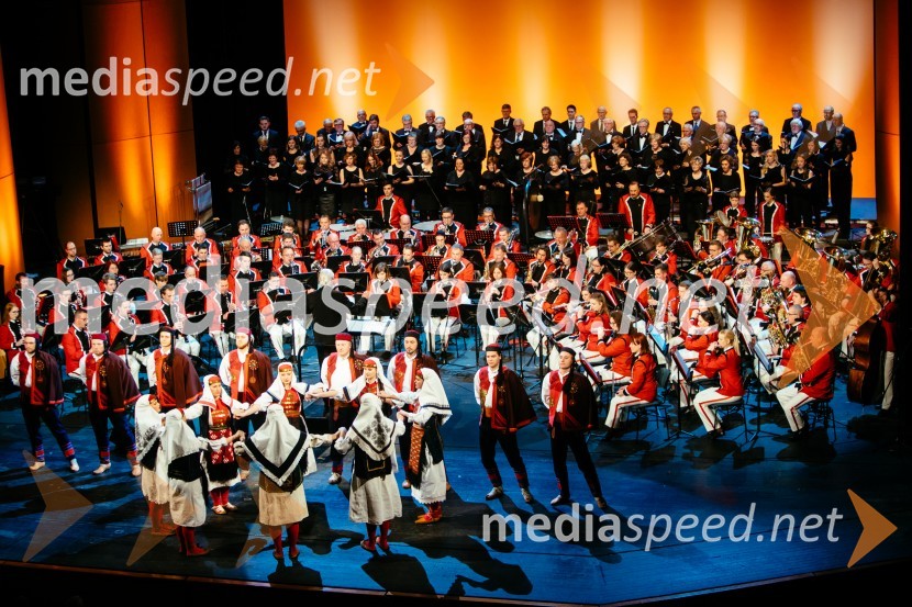 Akademska folklorna skupina KUD Študent Maribor33. tradicionalni novoletni koncert Pihalnega orkestra Pošta Maribor