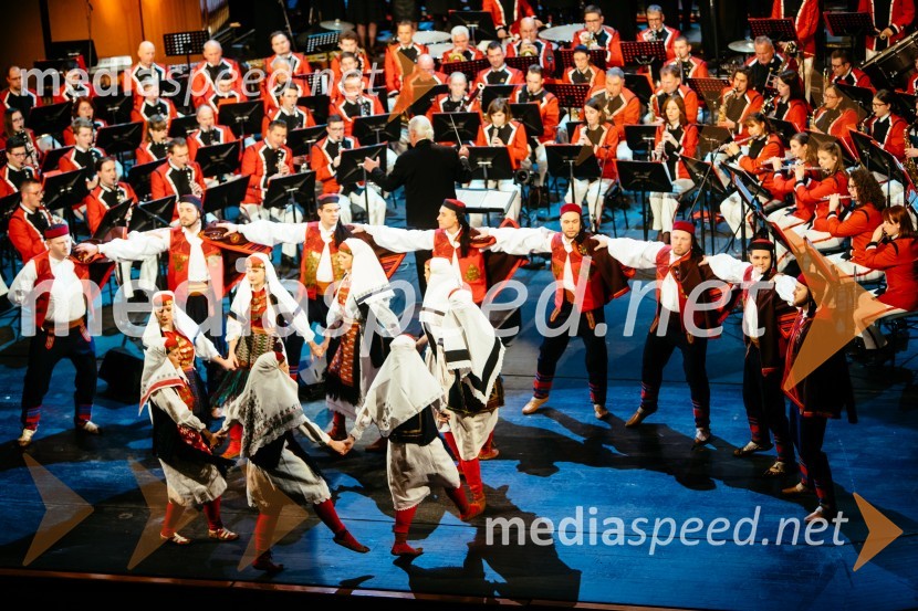 Akademska folklorna skupina KUD Študent Maribor33. tradicionalni novoletni koncert Pihalnega orkestra Pošta Maribor