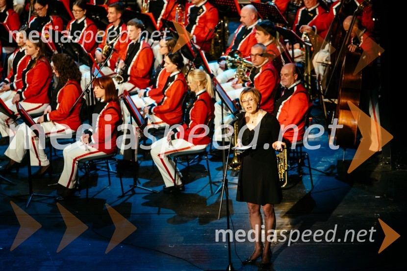 mag. Karmen Lebe Grajf, predsednica Kulturno - umetniškega društva Pošta Maribor 33. tradicionalni novoletni koncert Pihalnega orkestra Pošta Maribor