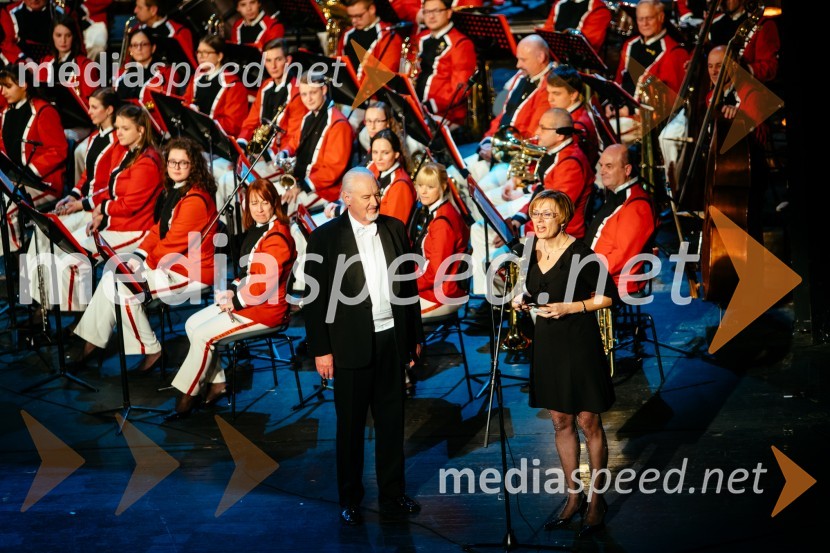  Ervin Hartman,  umetniški vodja in dirigent, KUD Pošta Maribor; mag. Karmen Lebe Grajf, predsednica Kulturno - umetniškega društva Pošta Maribor 33. tradicionalni novoletni koncert Pihalnega orkestra Pošta Maribor