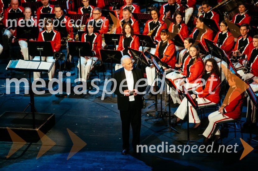  Ervin Hartman,  umetniški vodja in dirigent, KUD Pošta Maribor33. tradicionalni novoletni koncert Pihalnega orkestra Pošta Maribor