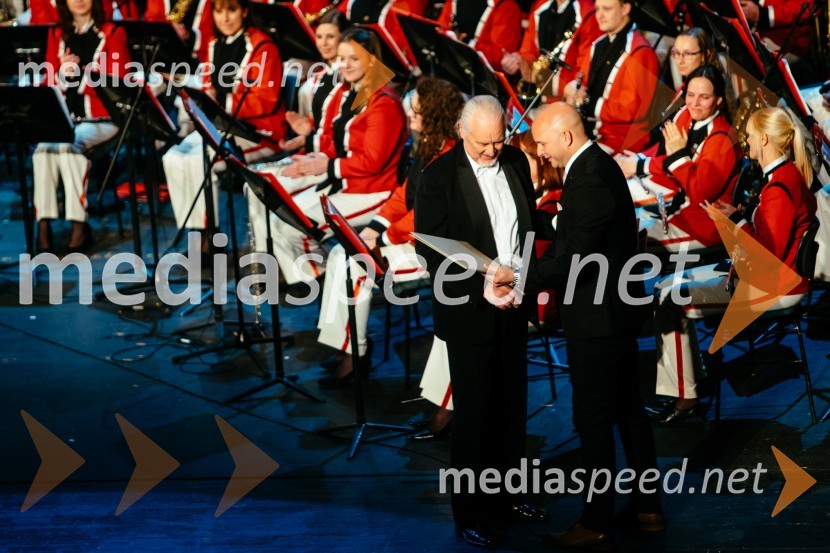 Ervin Hartman,  umetniški vodja in dirigent, KUD Pošta Maribor;  ... 33. tradicionalni novoletni koncert Pihalnega orkestra Pošta Maribor