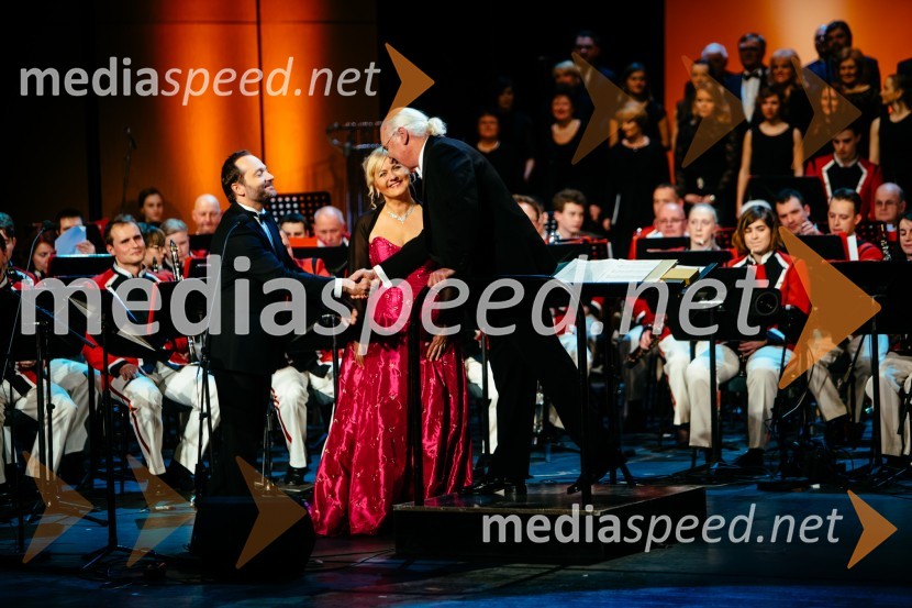  Aljaž Farasin, operni pevec;  Andreja Zakonjšek Krt, operna pevka;  Ervin Hartman,  umetniški vodja in dirigent, KUD Pošta Maribor33. tradicionalni novoletni koncert Pihalnega orkestra Pošta Maribor