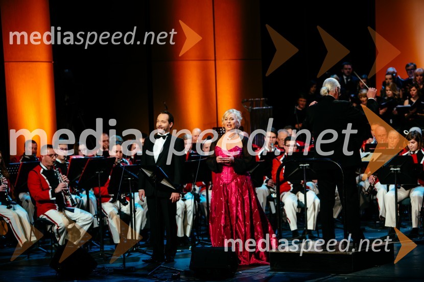  Aljaž Farasin, operni pevec;  Andreja Zakonjšek Krt, operna pevka33. tradicionalni novoletni koncert Pihalnega orkestra Pošta Maribor