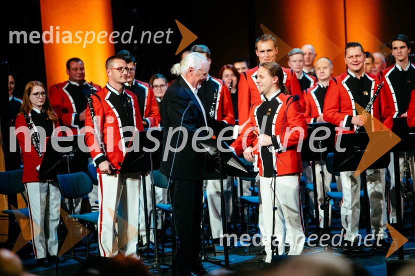  Ervin Hartman,  umetniški vodja in dirigent, KUD Pošta Maribor;  Aleksander Čonč, KUD Pošta33. tradicionalni novoletni koncert Pihalnega orkestra Pošta Maribor