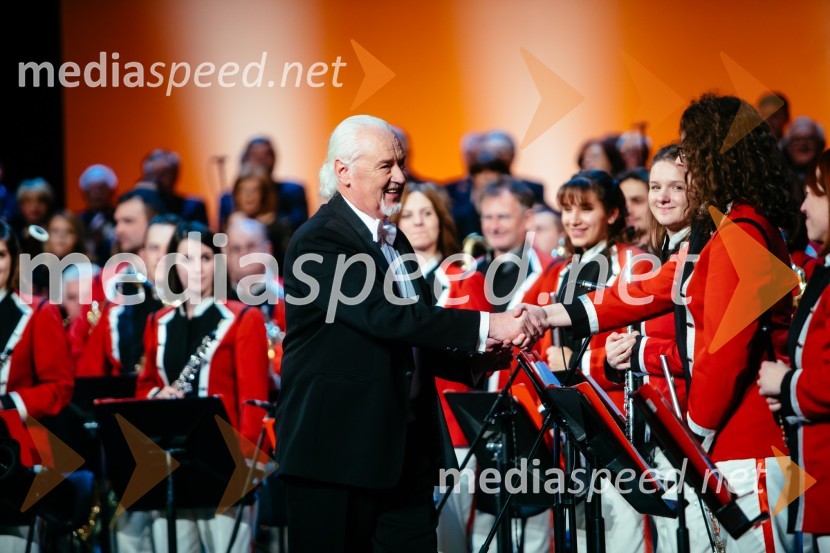  Ervin Hartman,  umetniški vodja in dirigent, KUD Pošta Maribor33. tradicionalni novoletni koncert Pihalnega orkestra Pošta Maribor