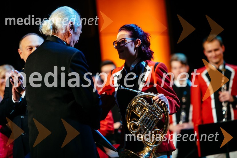  Ervin Hartman,  umetniški vodja in dirigent, KUD Pošta Maribor;  Sara Hartman, glasbenica, rog33. tradicionalni novoletni koncert Pihalnega orkestra Pošta Maribor