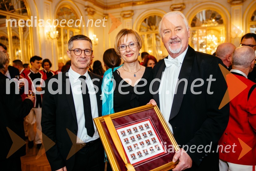 mag. Boris Novak, generalni direktor, Pošta Slovenije; mag. Karmen Lebe Grajf, predsednica Kulturno - umetniškega društva Pošta Maribor ;  Ervin Hartman,  umetniški vodja in dirigent, KUD Pošta Maribor33. tradicionalni novoletni koncert Pihalnega orkestra Pošta Maribor
